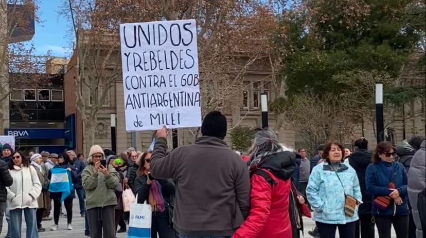 Jubilados volvieron a marchar en Mendoza: la protesta llegó a su edición 129